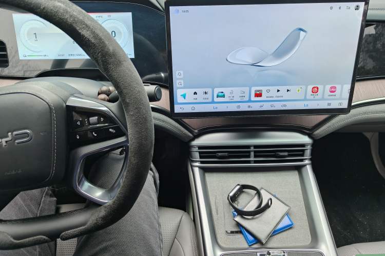 Used BYD Seal 2023 DM-i 1.5L 121km Prestige Model Audio And AC Panel