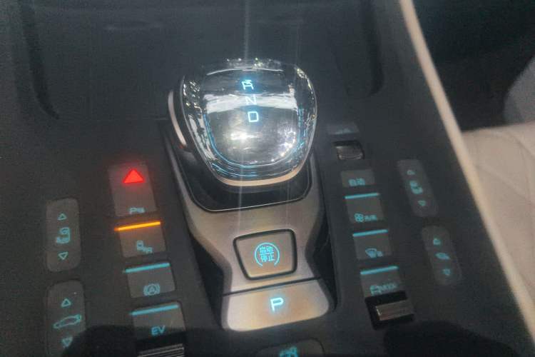 Used Denza D9 2022 DM-i 970 Four-Wheel Drive Prestige Model
