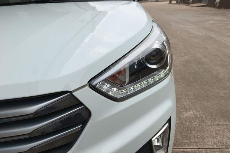 Used Hyundai ix25 2015 1.6L Automatic Two-Wheel-Drive Deluxe DLX Model Left Front Headlight