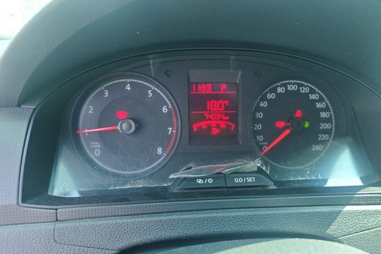 Used Volkswagen Santana 2016 1.6L Automatic Fashion Edition Odometer Close Up