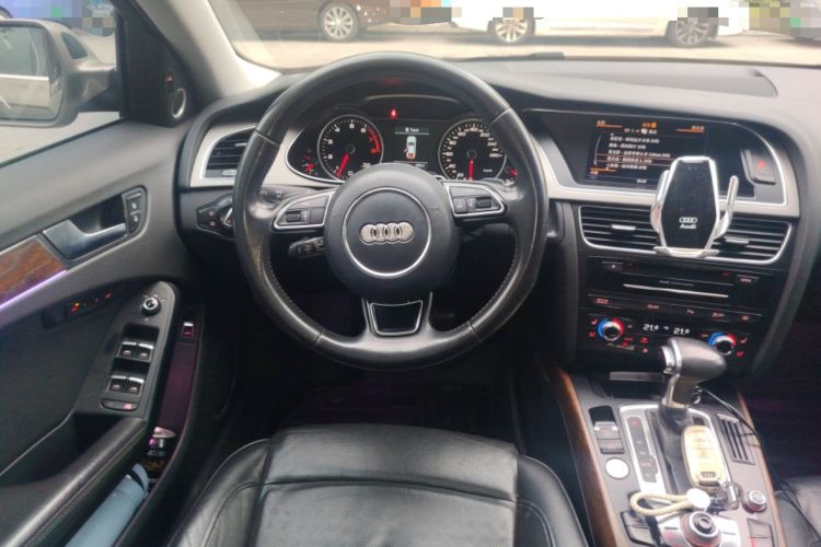 Used Audi A4L 2013 50 TFSI quattro flagship model
