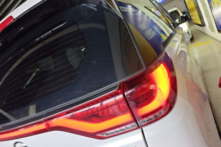 Used GAC Trumpchi M8 2021 Revised Version Lingxiu Series 390T Luxury Edition Right Rear Taillight