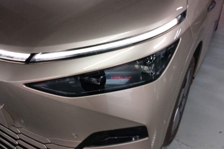 Used XPeng X9 2024 702 Ultra-Long Range Pro
