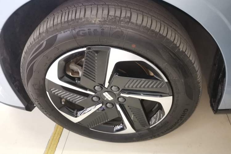 Used Geely Galaxy L6 2025 EM-i 140km Starship Edition Left Front Wheel Hub