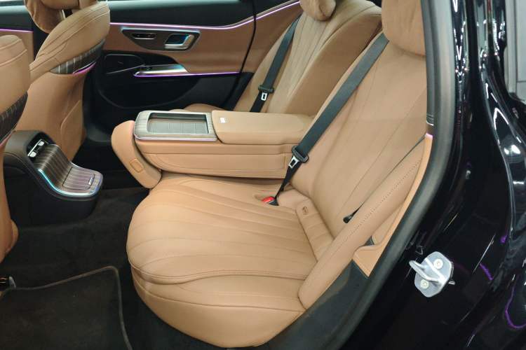 Used Mercedes-Benz E-Class New Energy 2024 E 350 e L Plug-in Hybrid Sedan Left Rear Seat