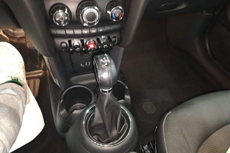 Used MINI 2016 1.2T ONE Pioneer Edition Gear Lever