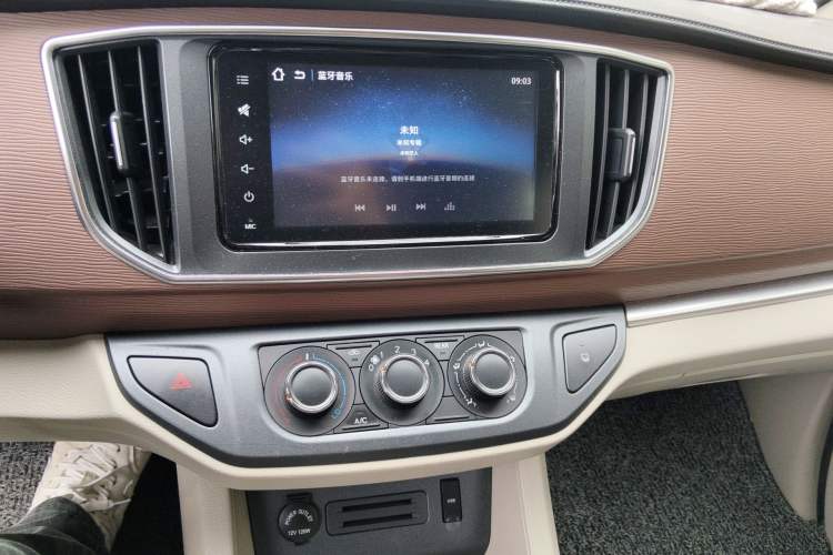 Used FORTHING Lingzhi 2020 M5L 1.6L Luxury 7-Seater
