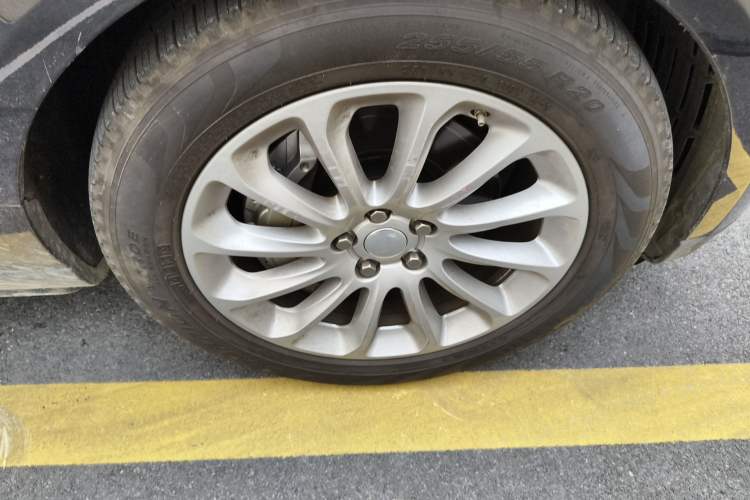 Used Land Rover Range 2019 3.0 SCV6 Legacy Edition Right Front Wheel Hub