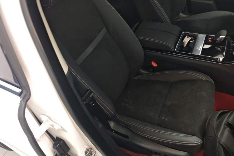 Used Land Rover Range Rover Velar 2022 250 PS
