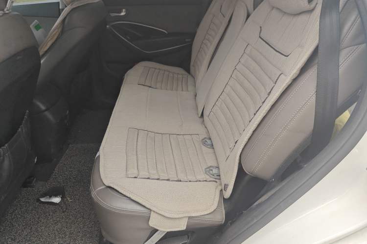 Used Hyundai Santa Fe Classic 2013 3.0L 4x4 Comfort Edition with Navigation 7 Seats Euro IV
