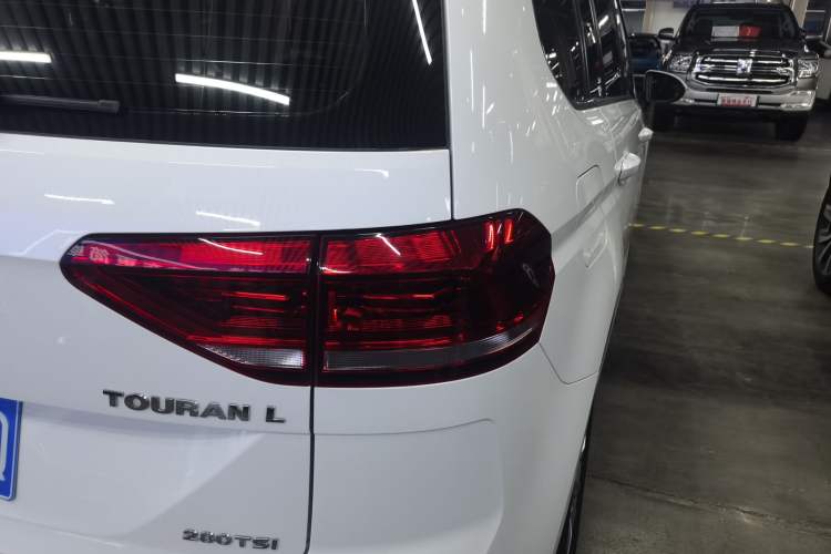 Used Volkswagen Touran 2016 Volkswagen Touran L 280TSI DSG Comfort Edition Right Rear Taillight