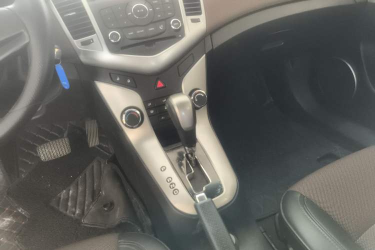 Used Chevrolet Cruze 2015 Hatchback 1.6L Automatic Comfort Edition