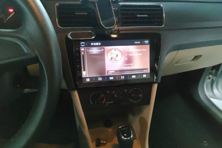 Used Skoda Rapid 2016 1.6L Automatic Chuanxing Edition Audio And AC Panel