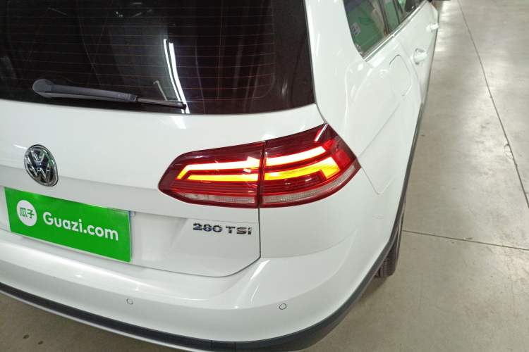 Used Volkswagen Golf 2019 1.8TSI Travel Edition Right Rear Taillight