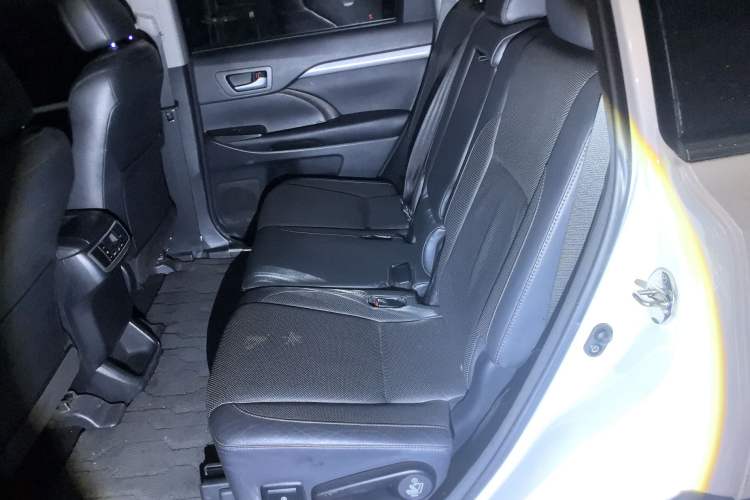 Used Toyota Highlander 2017 2.0T Four-Wheel Drive Luxury Edition 7 Seats