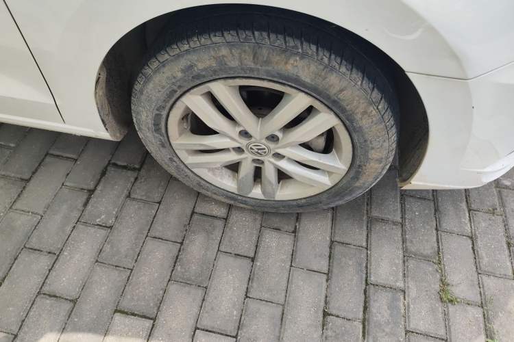 Used Volkswagen Jetta 2017 1.5L Manual Comfort Model Right Front Wheel Hub