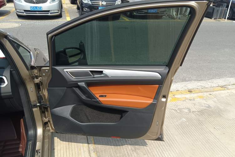 Used Volkswagen Golf Sportsvan 2016 230TSI Manual Entry-Level Trim