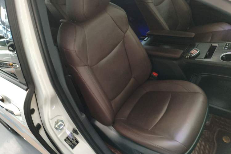 Used Toyota SIENNA 2023 2.5L Hybrid Platinum Edition Right Front Seat