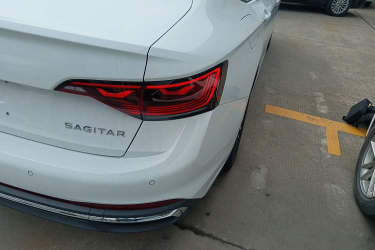 Used Volkswagen Sagitar 2025 Facelift 200TSI DSG Flyover Edition Right Rear Taillight