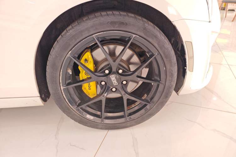 Used Cadillac ATS-L 2017 28T Tech Edition Right Front Wheel Hub