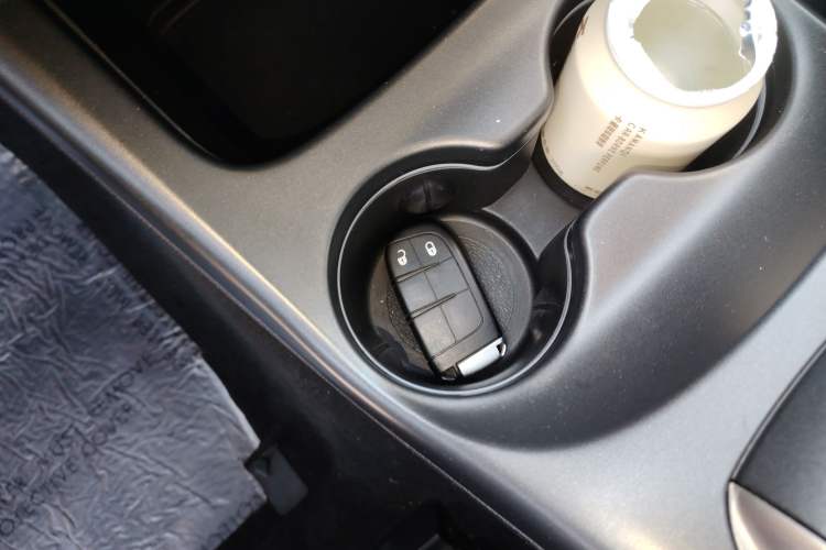 Used Dodge Journey 2016 2.4L Two-Wheel-Drive Touring Edition Vehicle Key