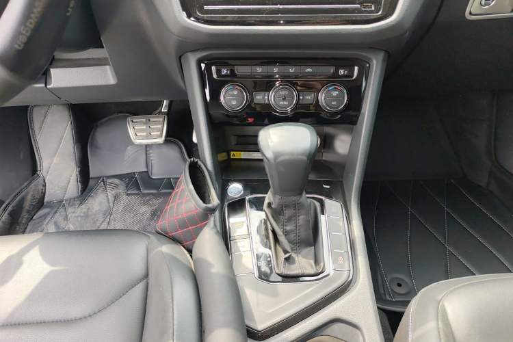Used Volkswagen Tiguan L 2018 280TSI Automatic Two-Wheel Drive Comfort Edition Gear Lever