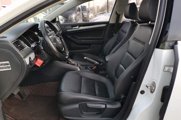 Used Volkswagen Sagitar 2016 230TSI 25th Anniversary Edition
