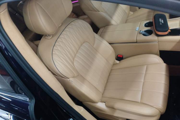 Used VOYAH Dream 2025 PHEV Four-Wheel-Drive Flagship Kunpeng Edition
