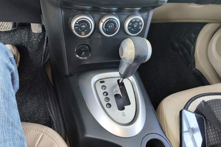 Used Nissan Qashqai 2011 2.0 XV Lea CVT 2WD Gear Lever