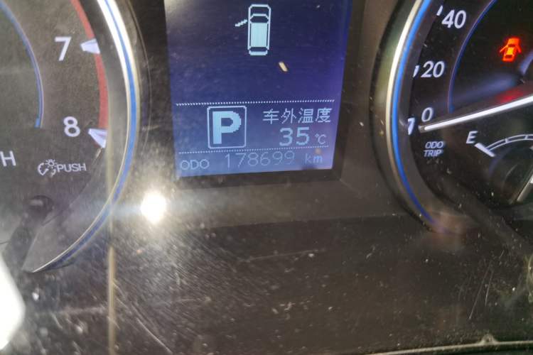 Used Toyota Highlander 2017 2.0T Four-Wheel Drive Luxury Edition 7 Seats Odometer Close Up