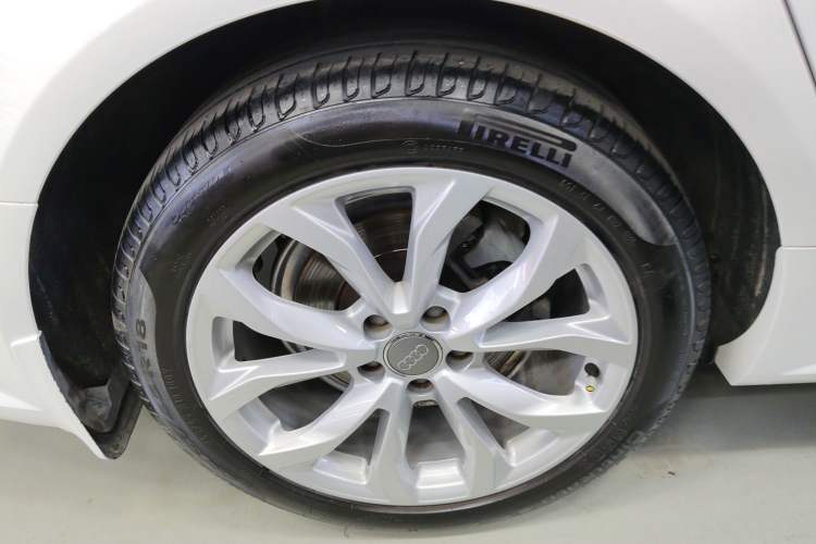 Used Audi A6L 2018 30th Anniversary Edition 35 TFSI Fashion Model Right Rear Wheel Hub