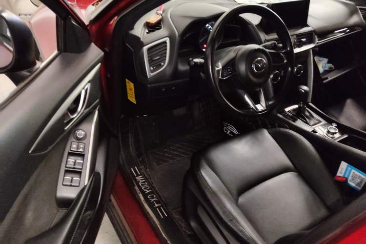 Used Mazda CX-4 2018 2.0L Automatic Two-Wheel Drive Blue Sky Dynamic Version China VI Standard Driver Seat