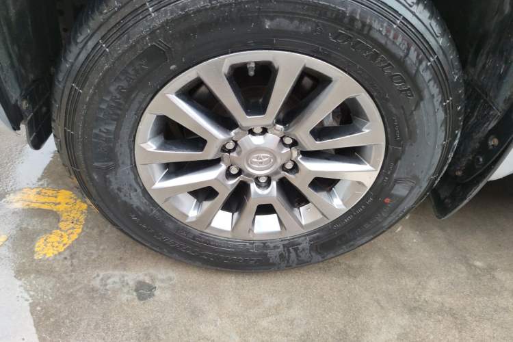 Used Toyota Prado 2018 4.0L U.S.-Spec Version 7 Seats Left Front Wheel Hub