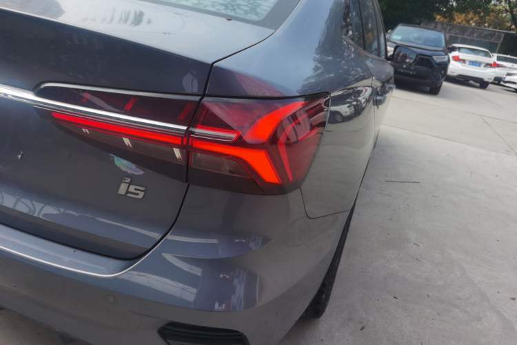 Used Roewe i5 2021 1.5L CVT Diamond Edition Right Rear Taillight
