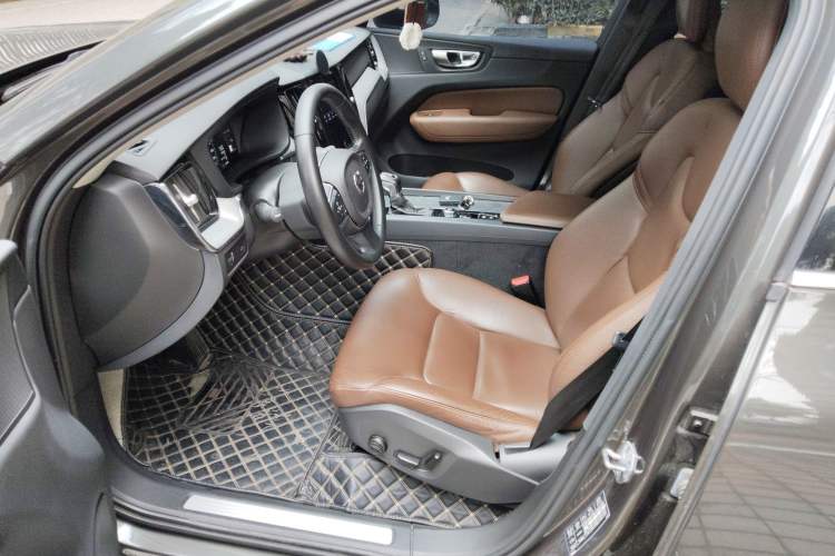 Used Volvo XC60 2019 T5 4x4 Smart Edition China VI Standard