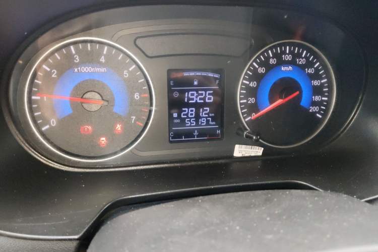 Used Dongfeng Fengon 380 2022 1.5L Standard Edition 7-Seater Passenger Vehicle Odometer Close Up