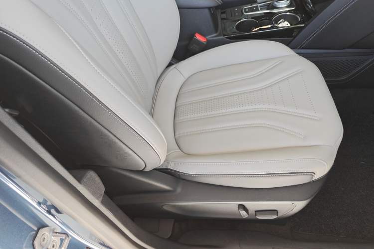 Used Ford Escape 2024 EcoBoost 245 Two-Wheel-Drive Titanium Edition