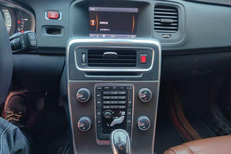 Used Volvo V60 2014 T5 Zhiya Edition