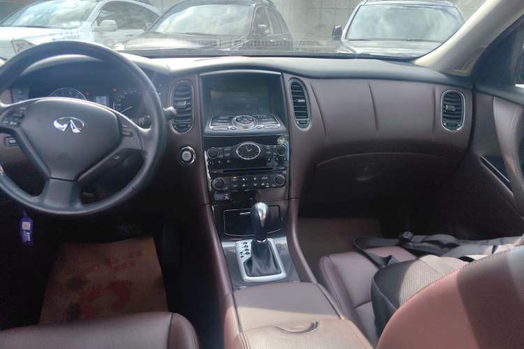 Used Infiniti QX50 2013 2.5L Two-Wheel-Drive Elegant Edition