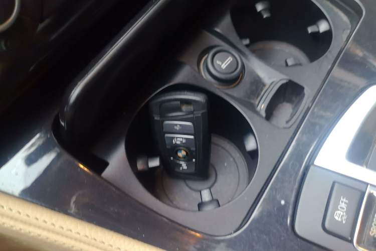 Used BMW 5 Series 2014 520Li Elegant Model
