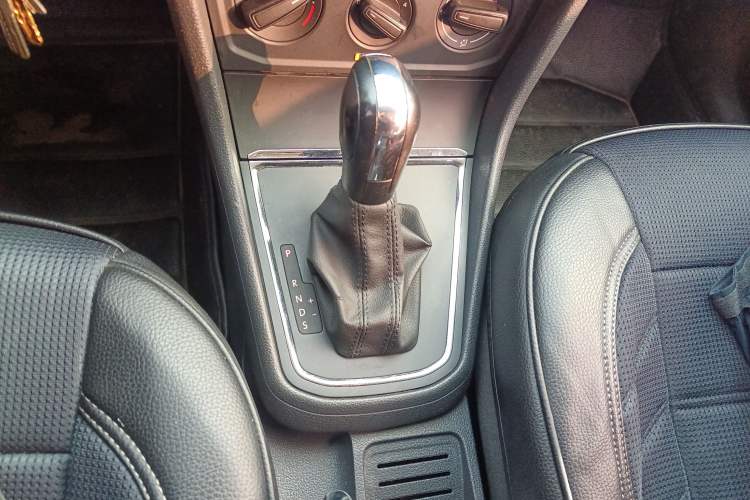 Used Volkswagen Bora 2017 1.6L Automatic Fashion Model