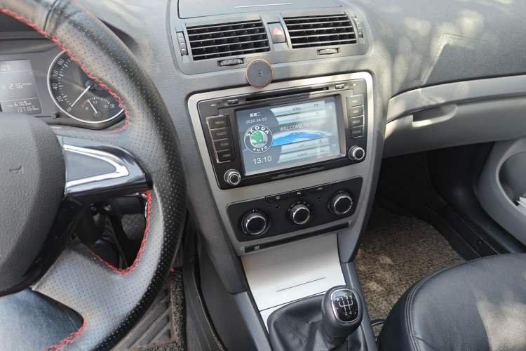 Used Skoda Octavia 2015 Classic Model 1.6L Manual Eado Version
