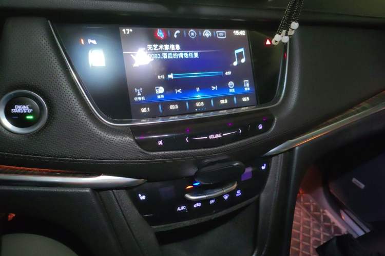 Used Cadillac XT5 2018 25T Luxury Model Audio And AC Panel
