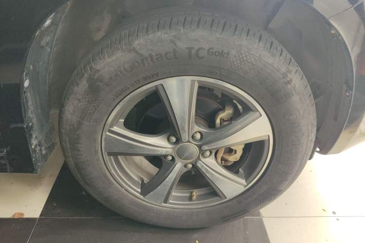 Used Haval H6 2013 Upgraded Model 1.5T Manual Two-Wheel Drive Elite Version Right Front Wheel Hub