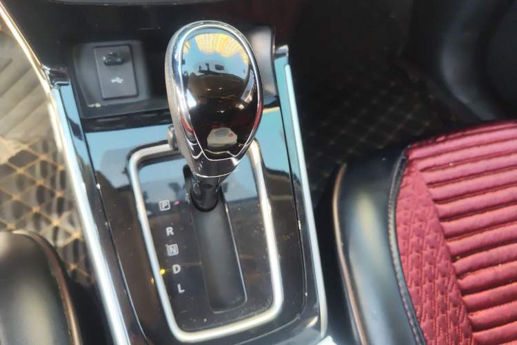 Used Nissan Sylphy 2019 1.6XV CVT Smart Connect Luxury Edition China VI Standard Gear Lever