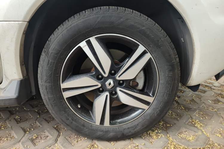 Used Renault Koleos 2015 2.5L Two-Wheel Drive Comfort Edition
