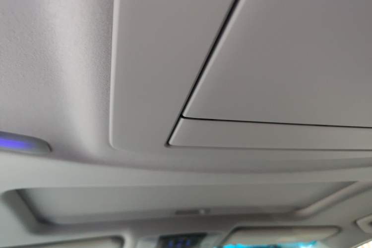 Used Toyota Vellfire 2023 Crown Dual-Engine 2.5L HV Luxury Edition