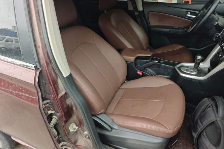 Used Venucia T70 2015 2.0L CVT Smart Choice Edition
