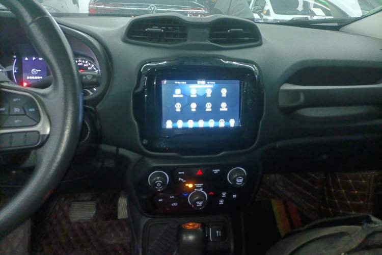 Used Jeep Renegade 2021 220T Automatic Elite Edition Audio And AC Panel