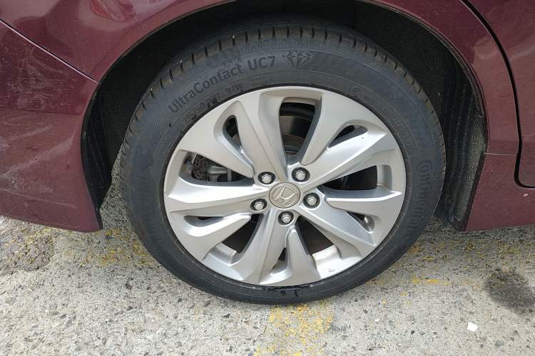 Used Honda Jade 2017 1.8L automatic Comfort version 5 seats Right Rear Wheel Hub